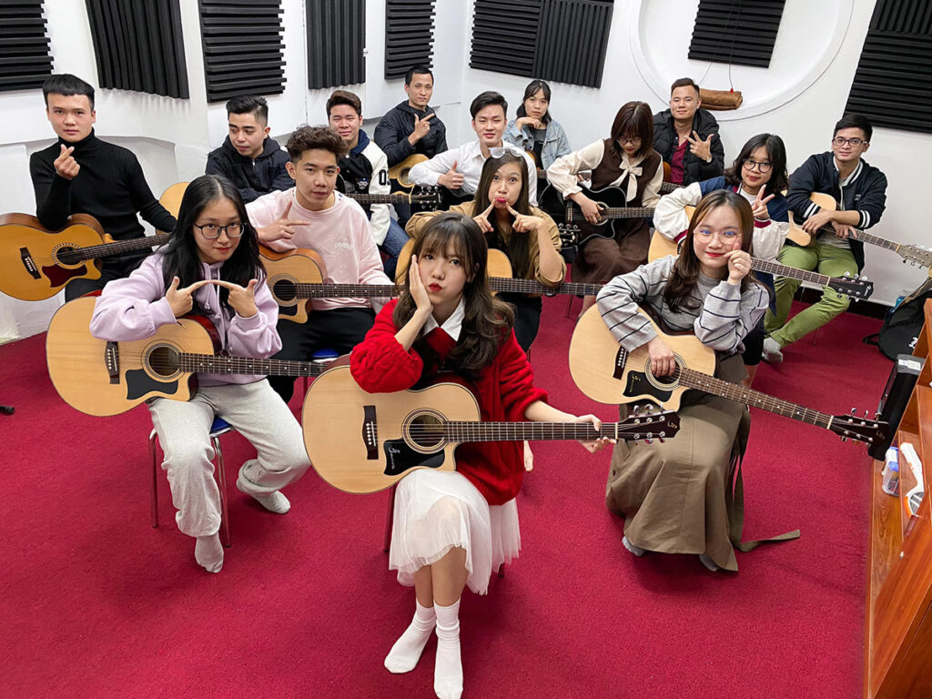 khoa-hoc-dem-guitar-co-ban-unica-vai-tram-nghin-